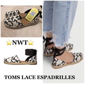 TOMS ⭐️HP⭐️BLACK LACE ESPADRILLES